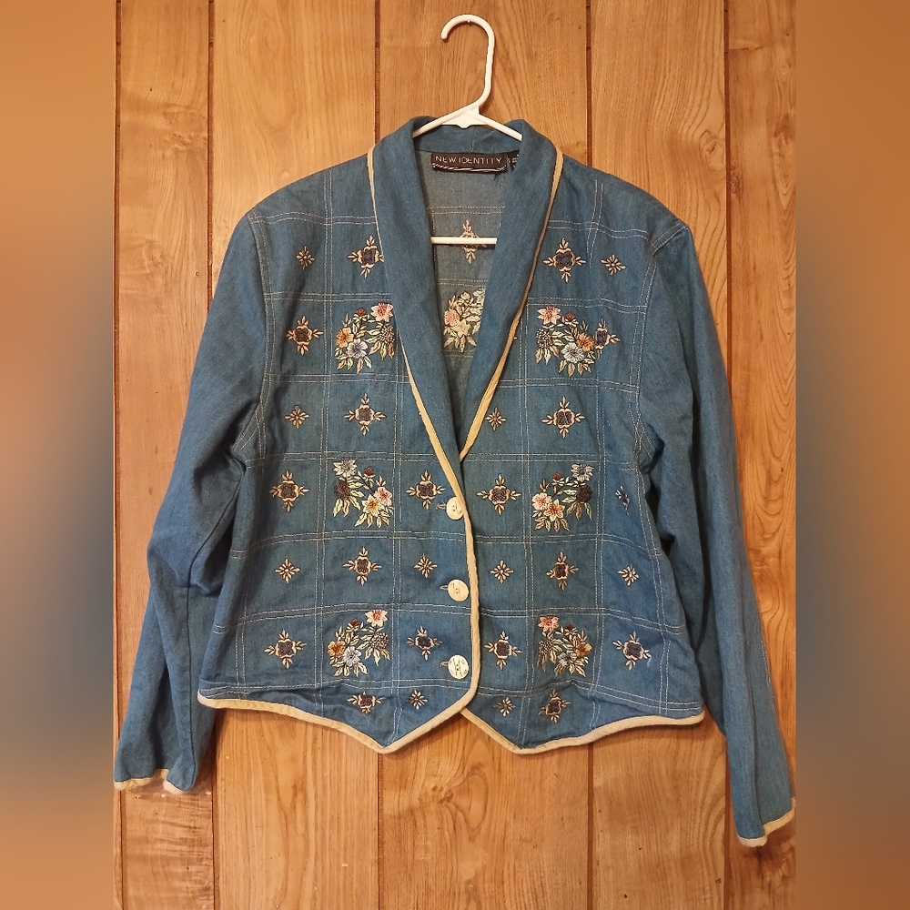 Vintage Denim Embroidered Floral Jacket Wens size XL